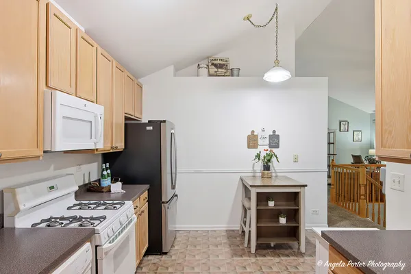 $315,000 | 324 New Haven Drive, Unit 324, Cary, IL 60013