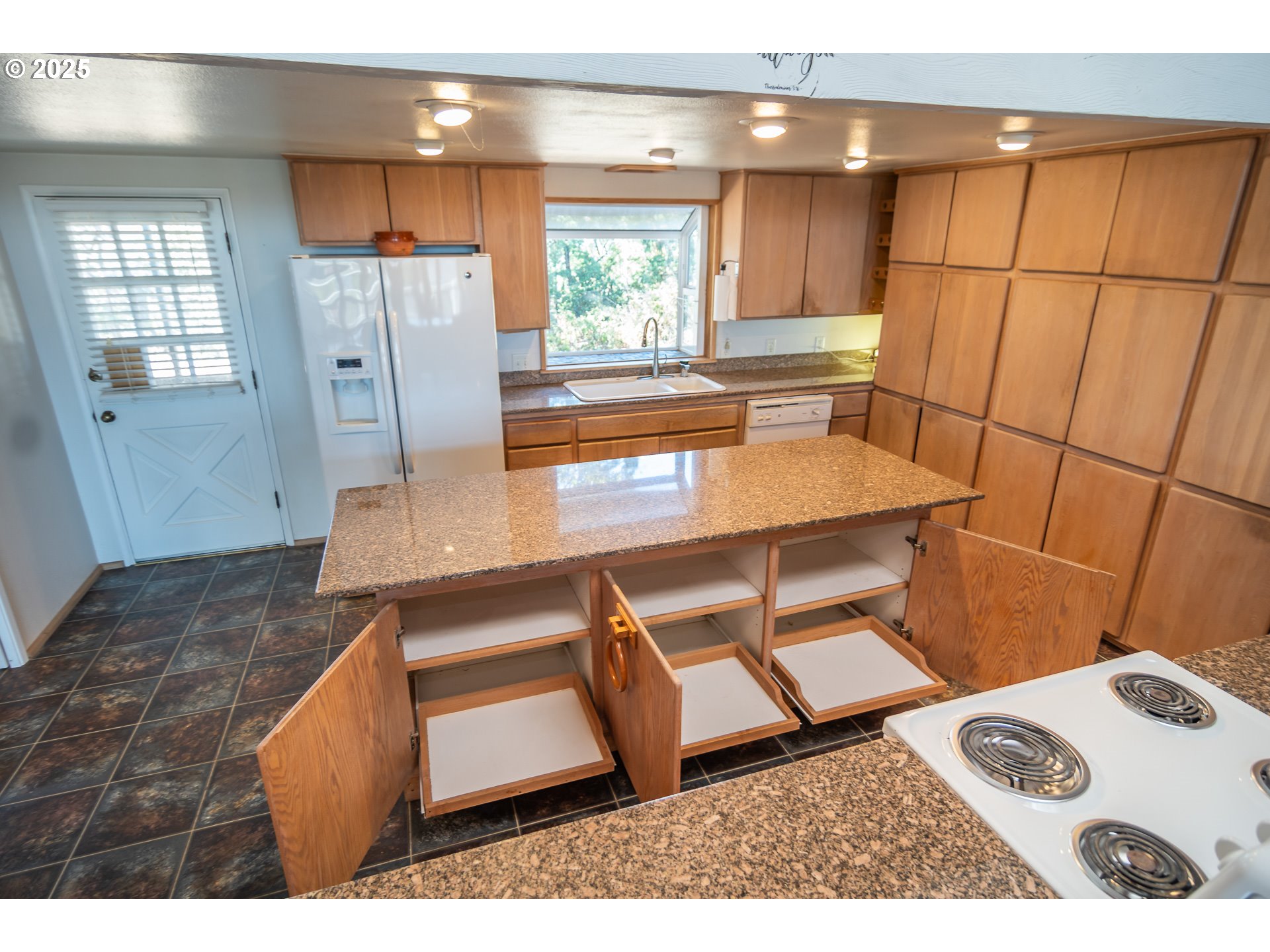 237 Country Lane Roseburg, OR 97471 - Photo 16 of 48