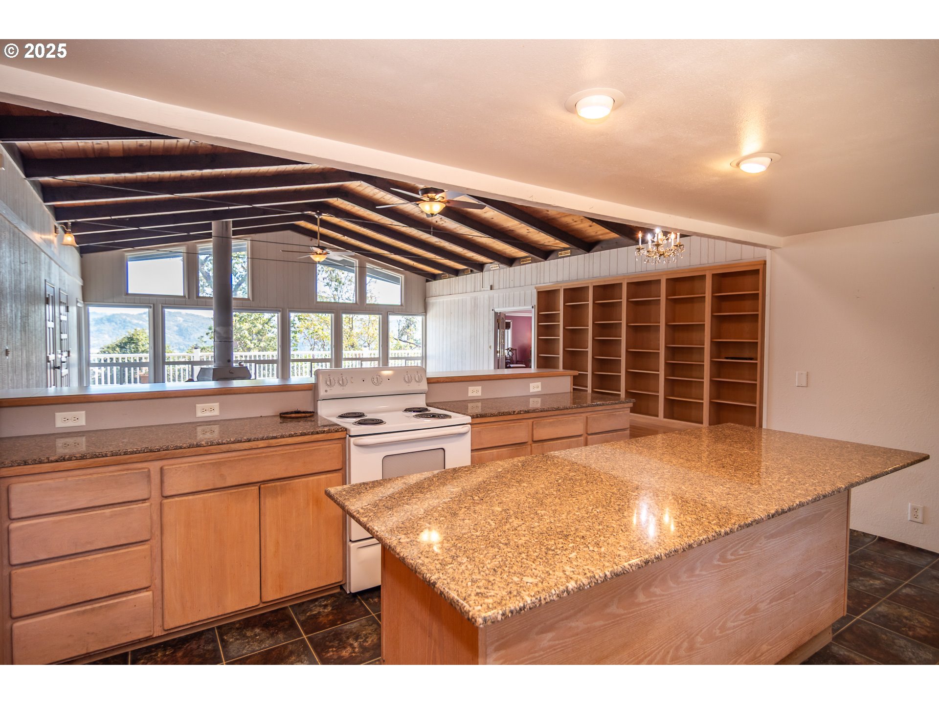 237 Country Lane Roseburg, OR 97471 - Photo 18 of 48