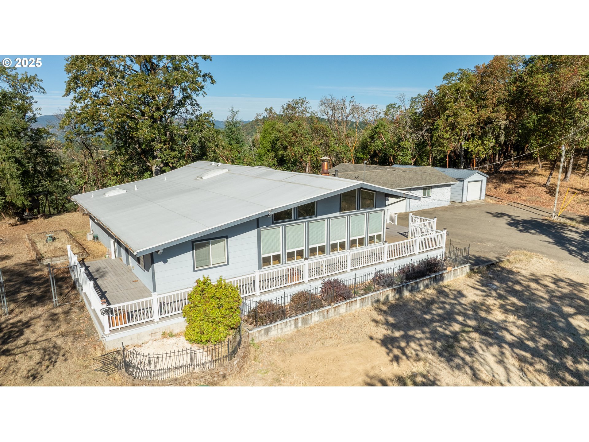 237 Country Lane Roseburg, OR 97471 - Photo 2 of 48