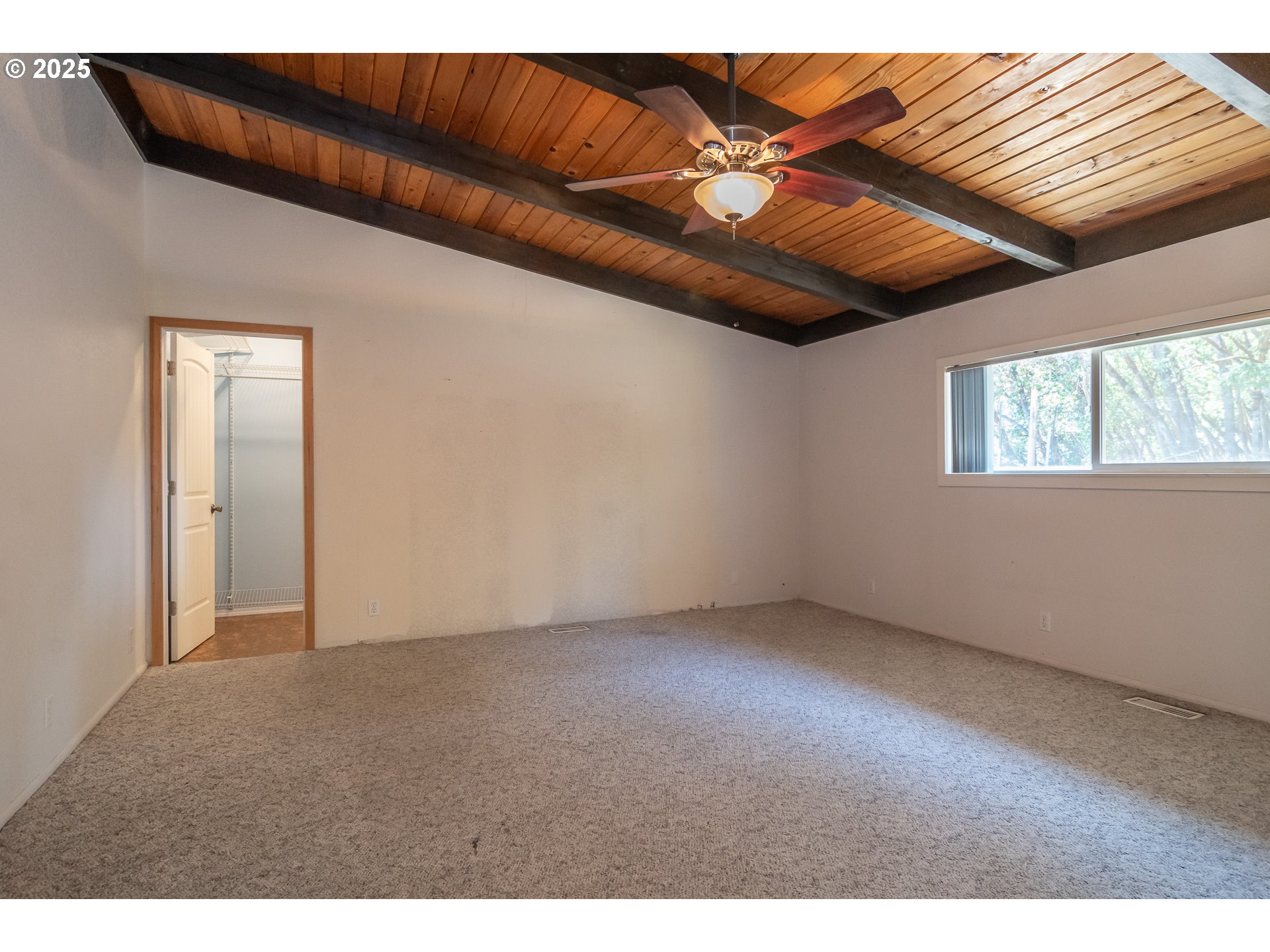 237 Country Lane Roseburg, OR 97471 - Photo 21 of 48 Owner's Suite Bedroom