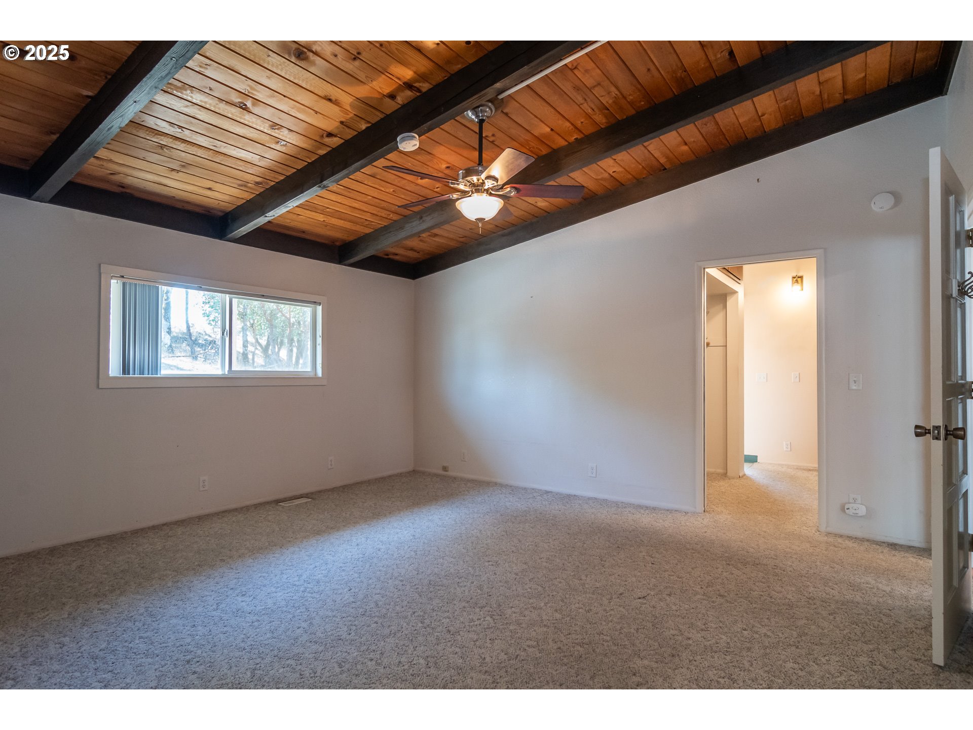 237 Country Lane Roseburg, OR 97471 - Photo 22 of 48 Owner's Suite Bedroom