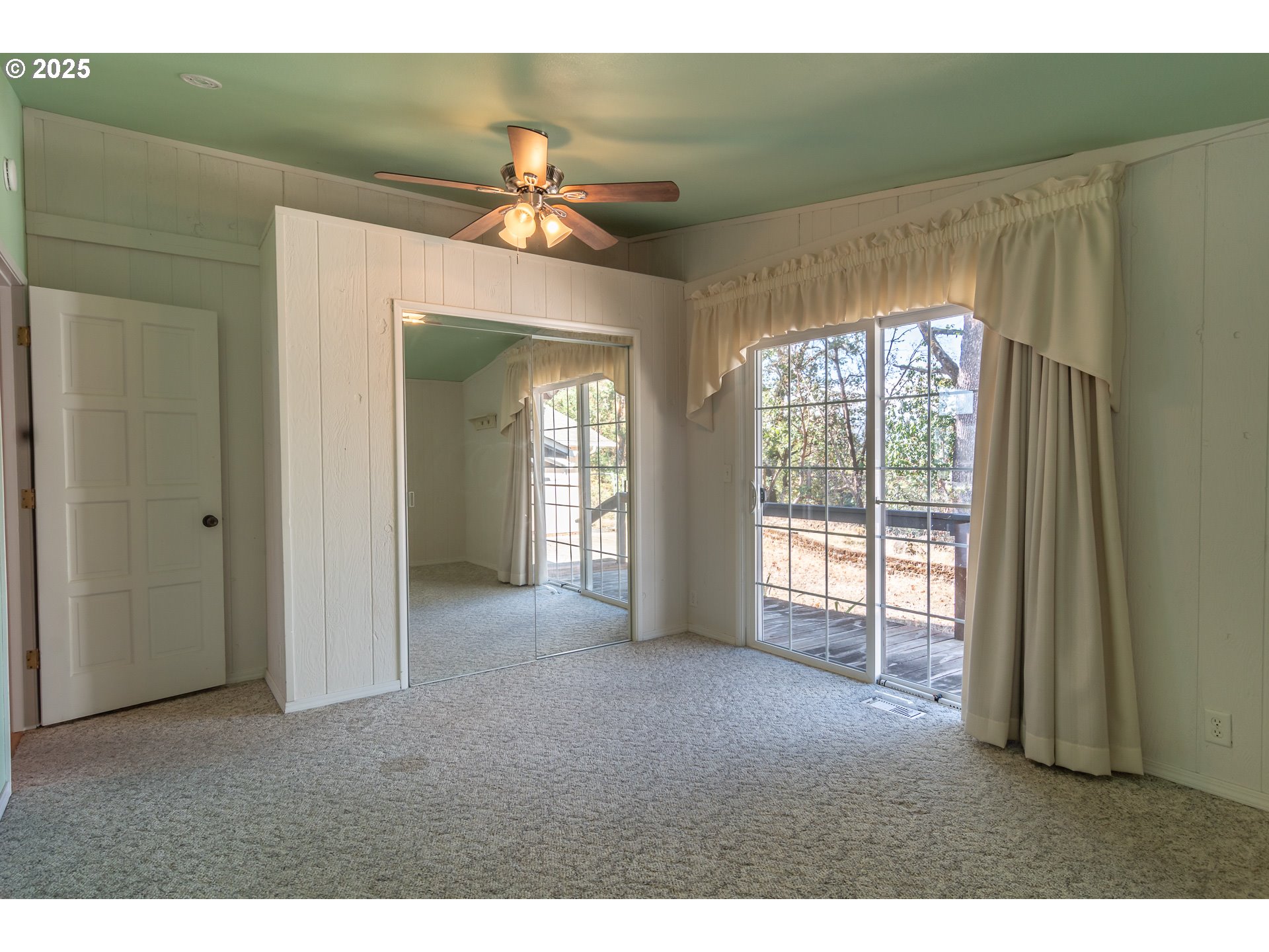 237 Country Lane Roseburg, OR 97471 - Photo 27 of 48 Bedroom