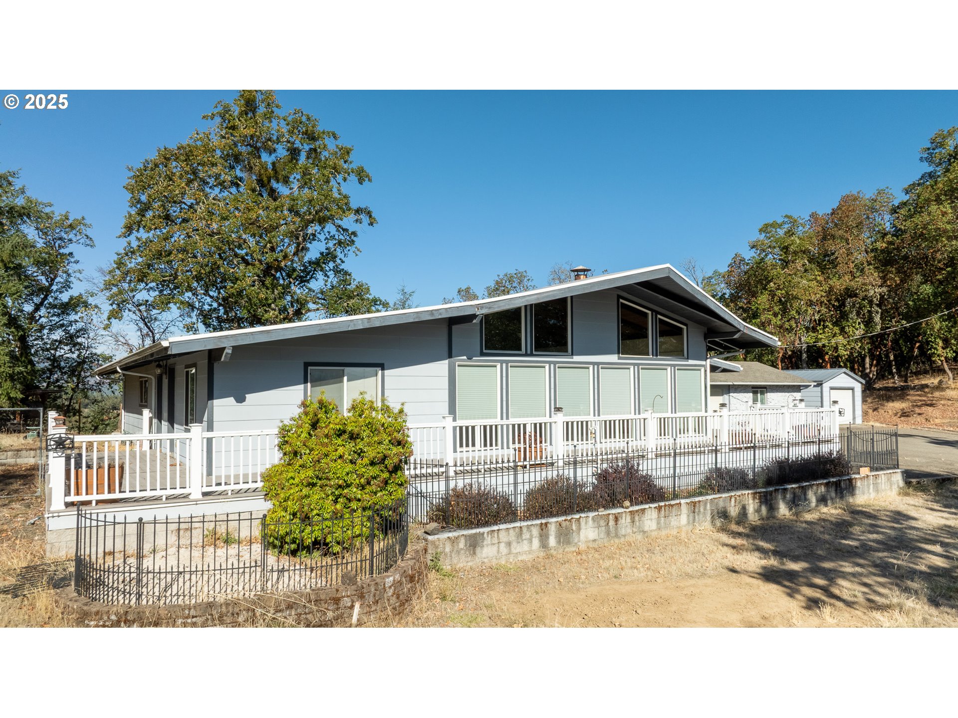 237 Country Lane Roseburg, OR 97471 - Photo 3 of 48