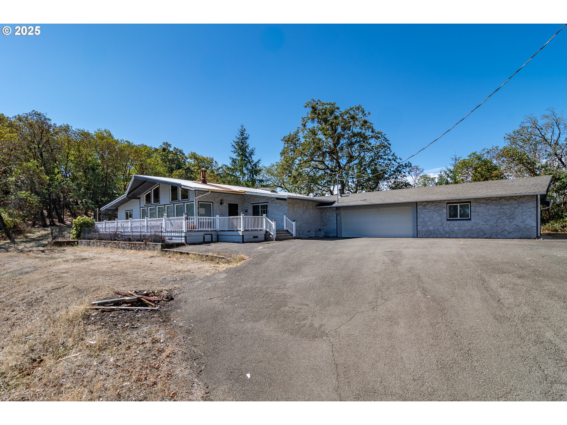 237 Country Lane Roseburg, OR 97471 - Photo 4 of 48