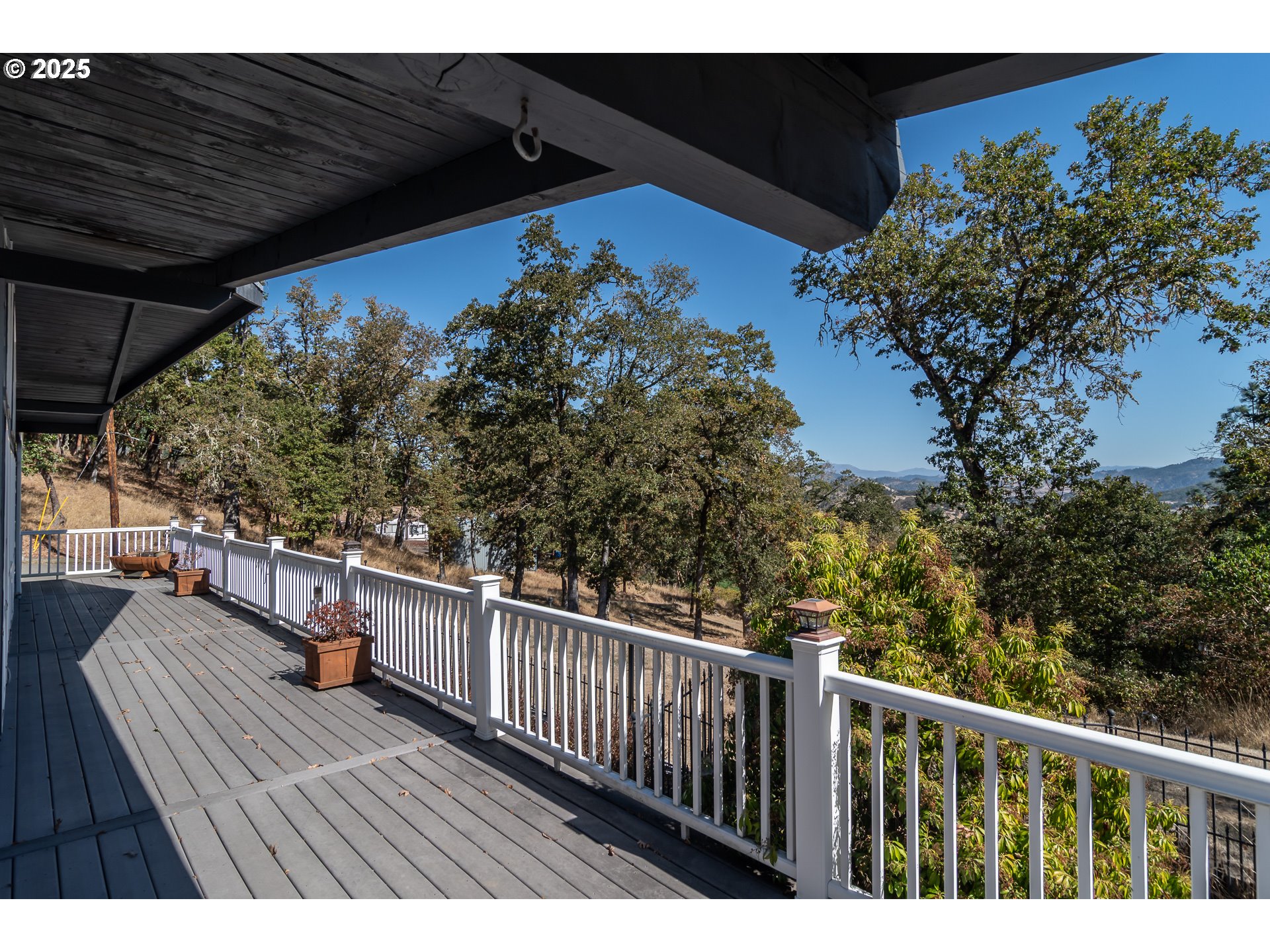 237 Country Lane Roseburg, OR 97471 - Photo 8 of 48