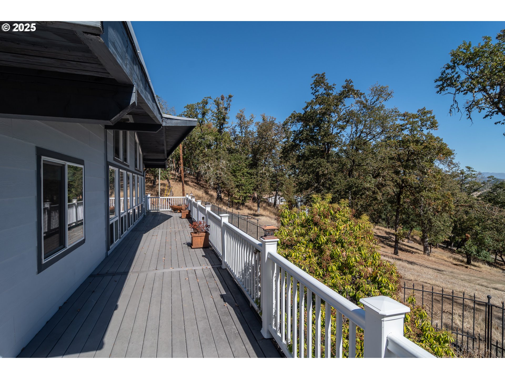 237 Country Lane Roseburg, OR 97471 - Photo 9 of 48