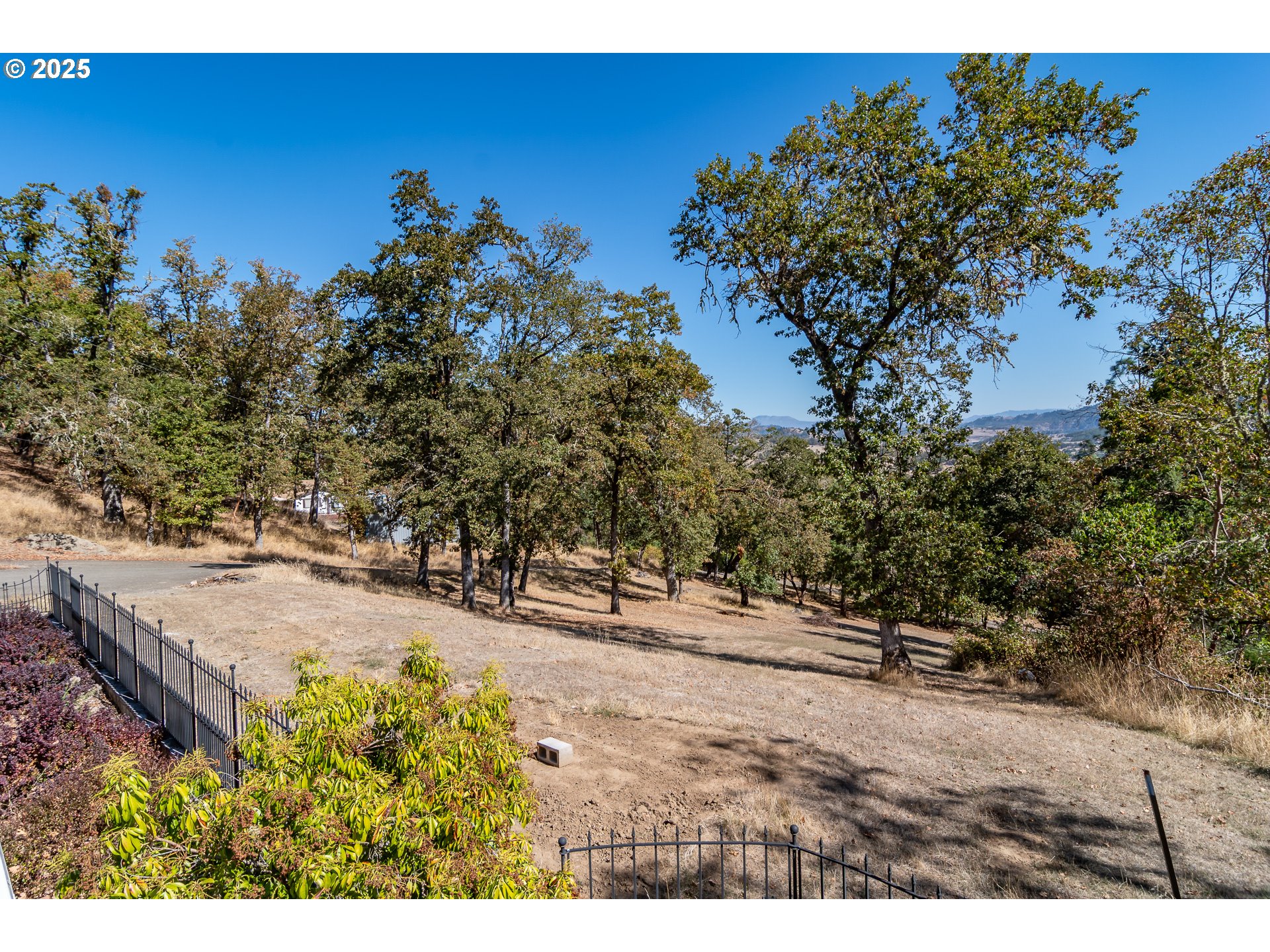 237 Country Lane Roseburg, OR 97471 - Photo 10 of 48