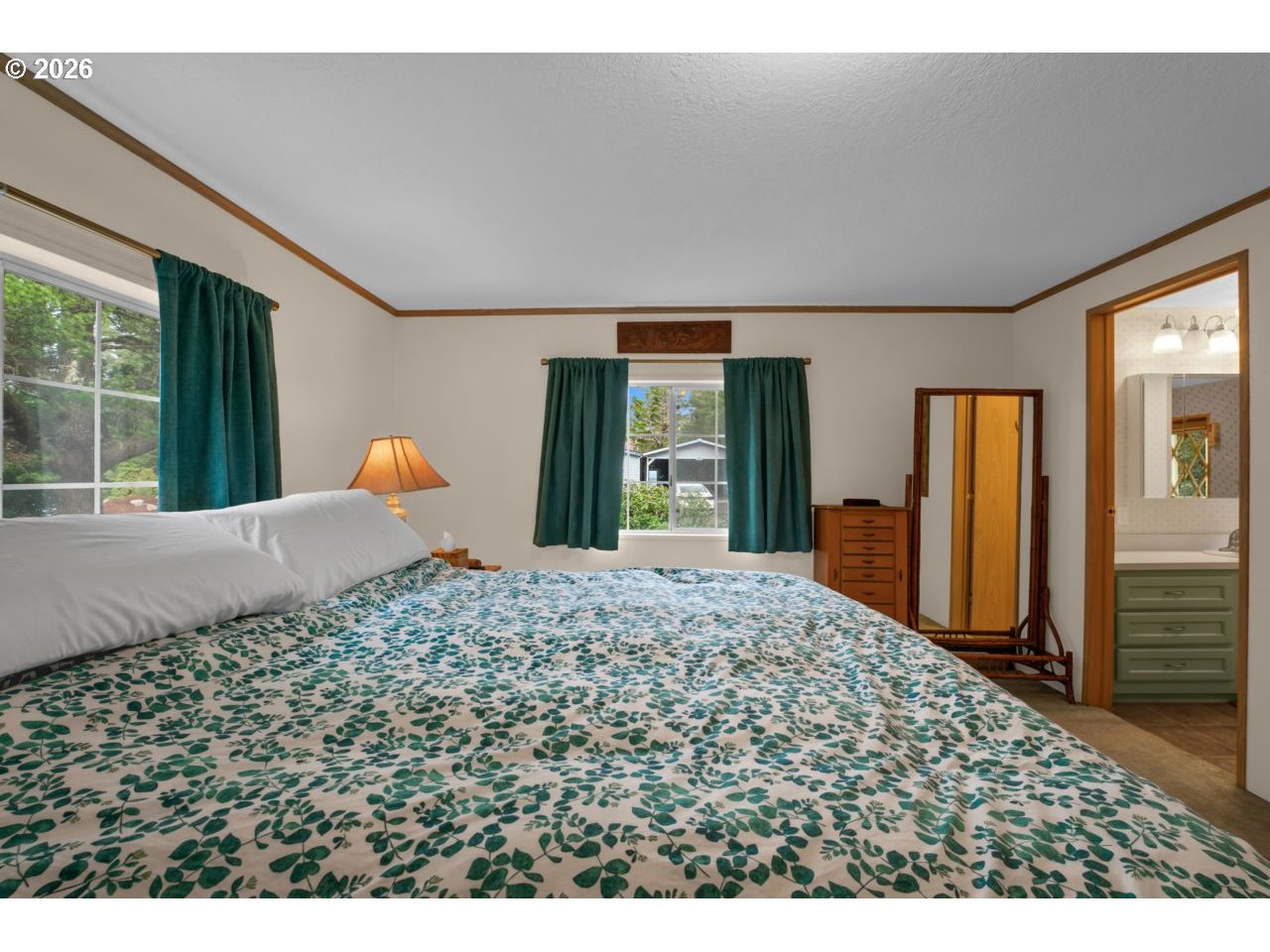146 42nd Way Florence, OR 97439 - Photo 11 of 47 Owner's Suite Bedroom
