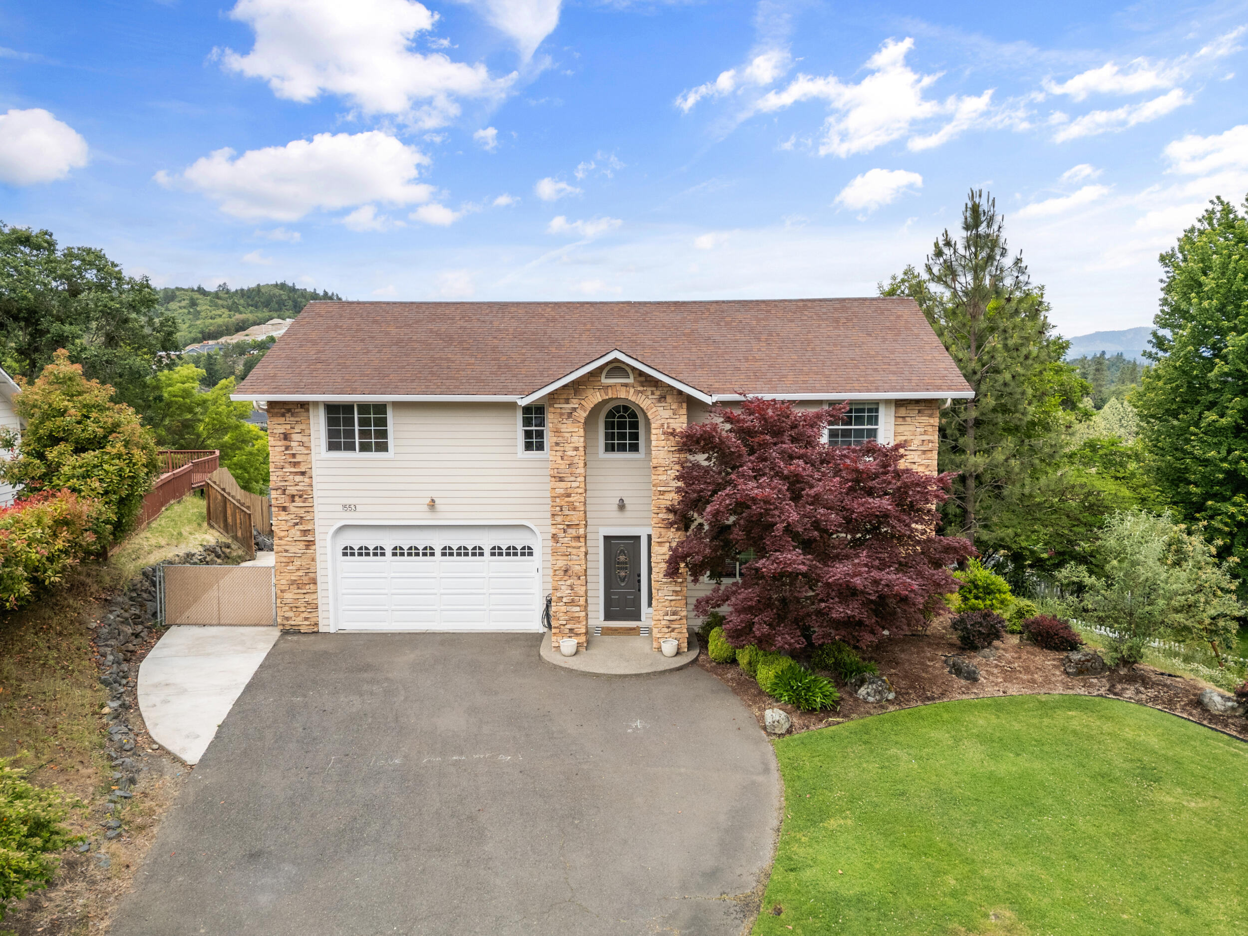 1553 Panoramic Loop Grants Pass, OR 97527 - Photo 39 of 51