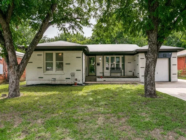 $399,900 | 429 Harmon Road, Hurst, TX 76053