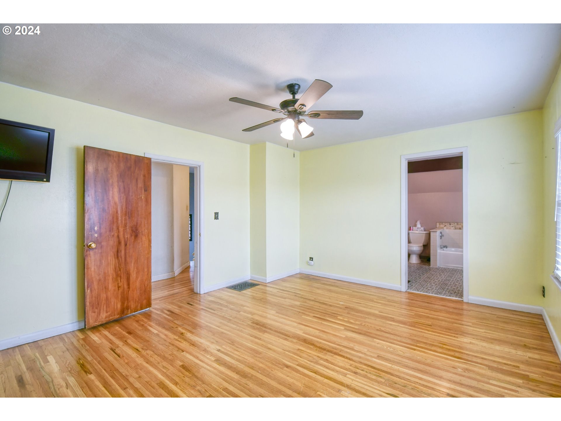323 North Main Street Pendleton, OR 97801 - Photo 23 of 48 a view of an empty room with closet and a chandelier fan