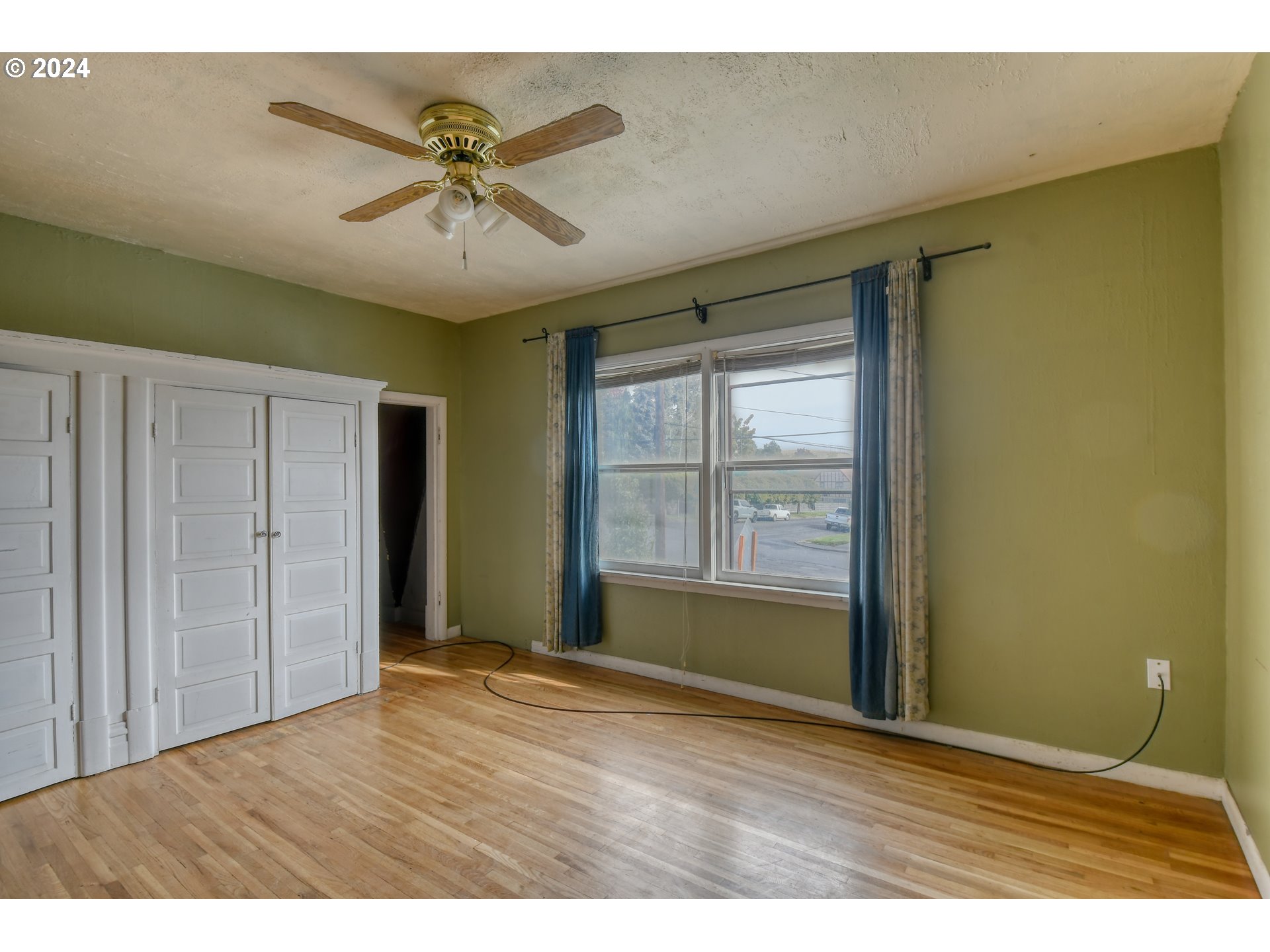 323 North Main Street Pendleton, OR 97801 - Photo 28 of 48 a view of an empty room with wooden floor and a window