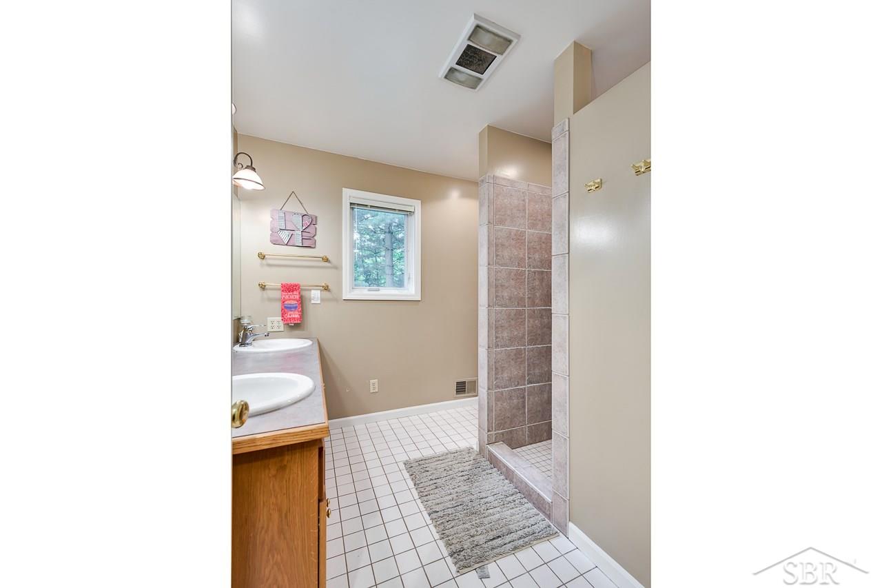 3829 North Gleaner Road Freeland, MI 48623 - Photo 37 of 52 31388064-36.JPG
