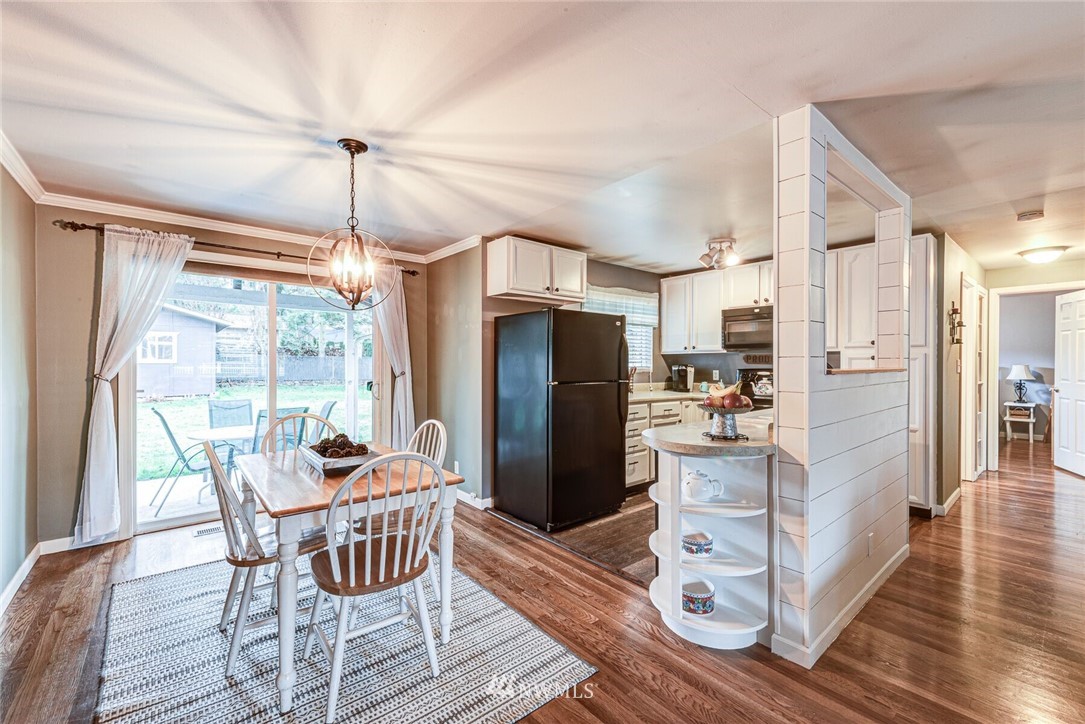 16142 126th Avenue Southeast Renton, WA 98058 - Photo 4 of 13 Gallery Image 4