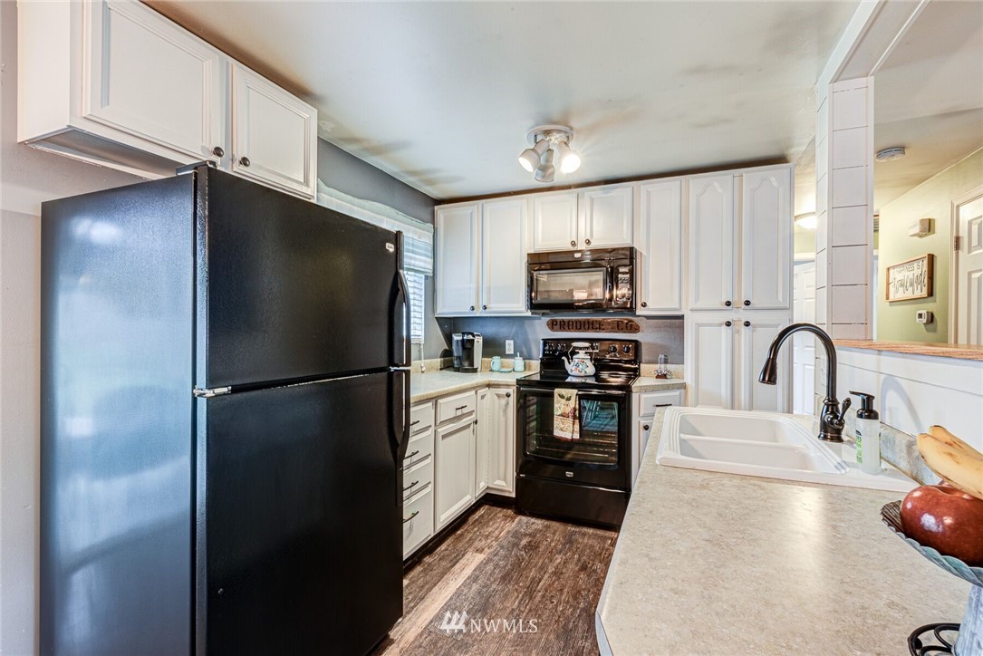 16142 126th Avenue Southeast Renton, WA 98058 - Photo 5 of 13 Gallery Image 5