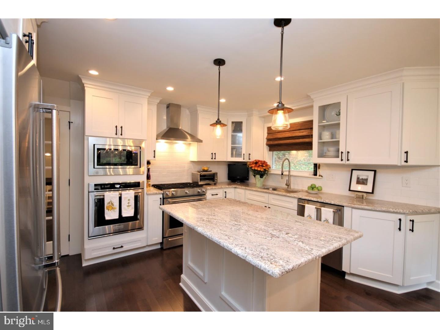 654 Brookwood Road Wayne, PA 19087 - Photo 2 of 23