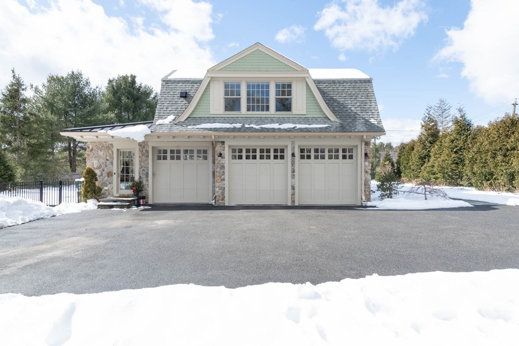 3 Kings Grant Road Weston, MA 02493 - Photo 4 of 42 Gallery Image 4