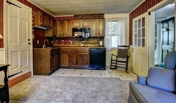 6 Cabot Road Andover, MA 01810 - Photo 5 of 22 Gallery Image 5
