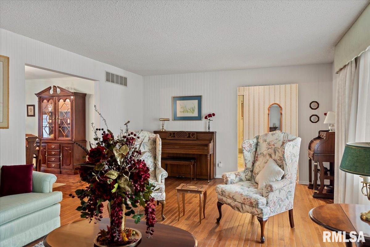 56 Zion Court Springfield, IL 62712 - Photo 9 of 53