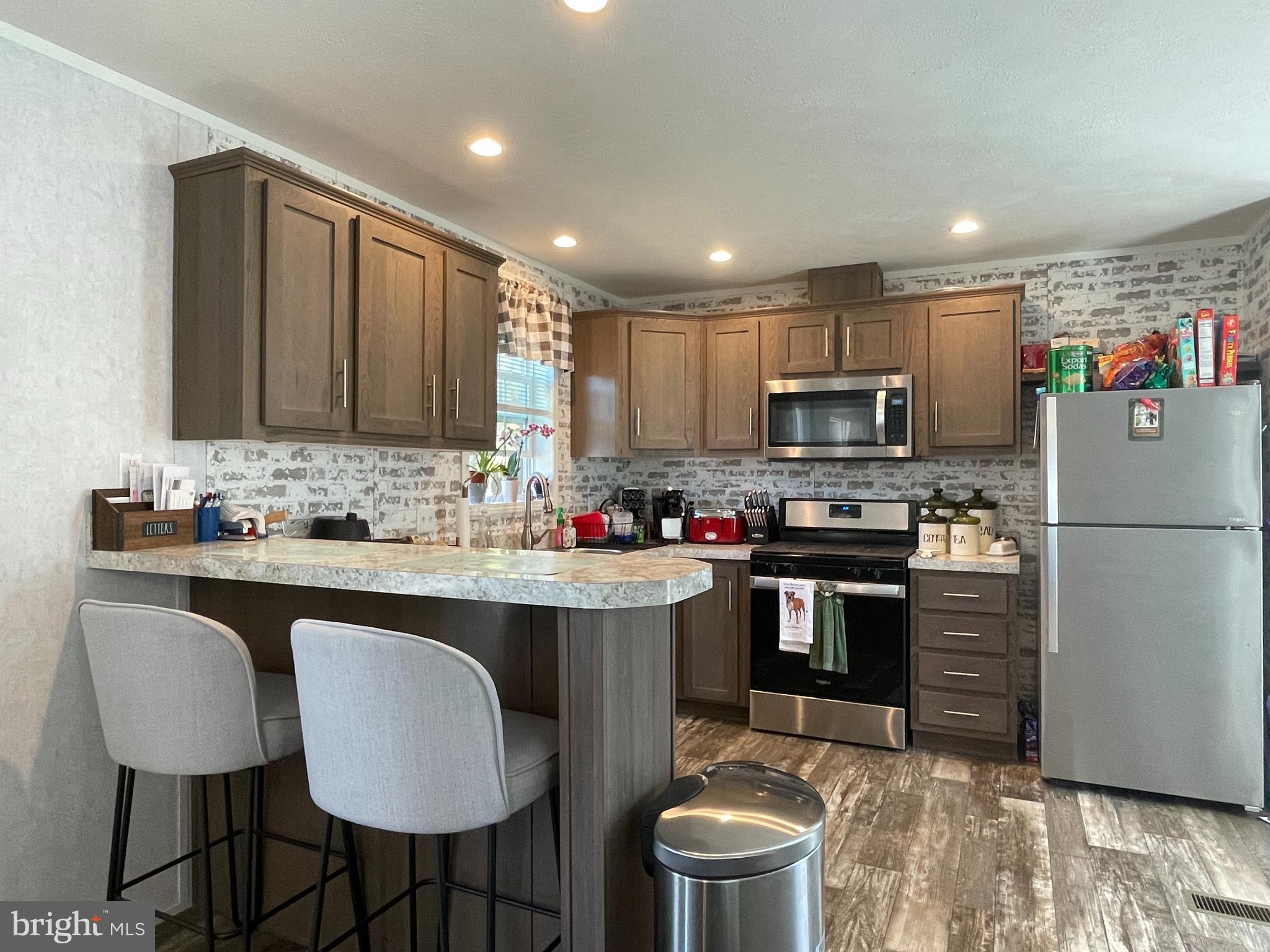 726 Nancy Lane Lancaster, PA 17601 - Photo 2 of 34