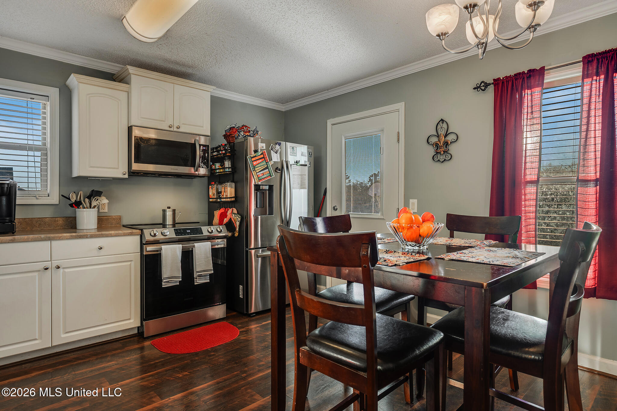 403 Chenoa Avenue Carthage, MS 39051 - Photo 3 of 6 20260223_403ChenoaAve-7_Web