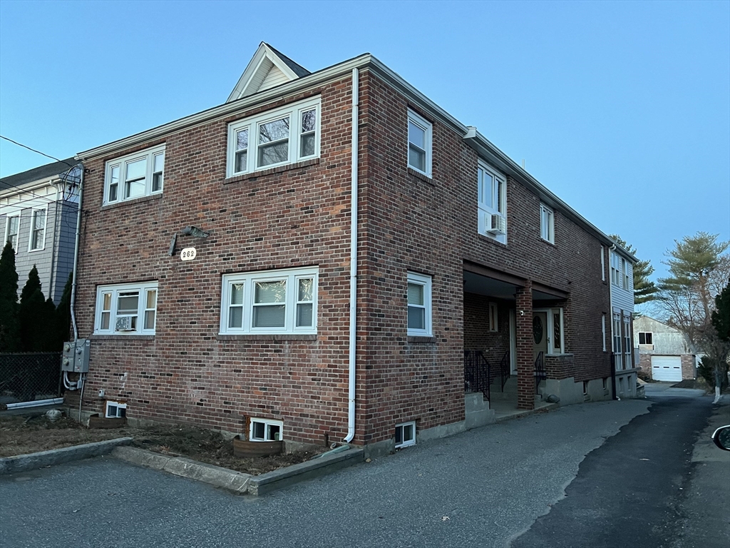 262 Nevada Street, Unit A Newton, MA 02460 - Photo 28 of 34 a front view of a house with yard