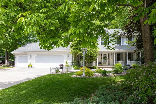 $460,000 | W5940 Moonflower Drive, Appleton, WI 54915