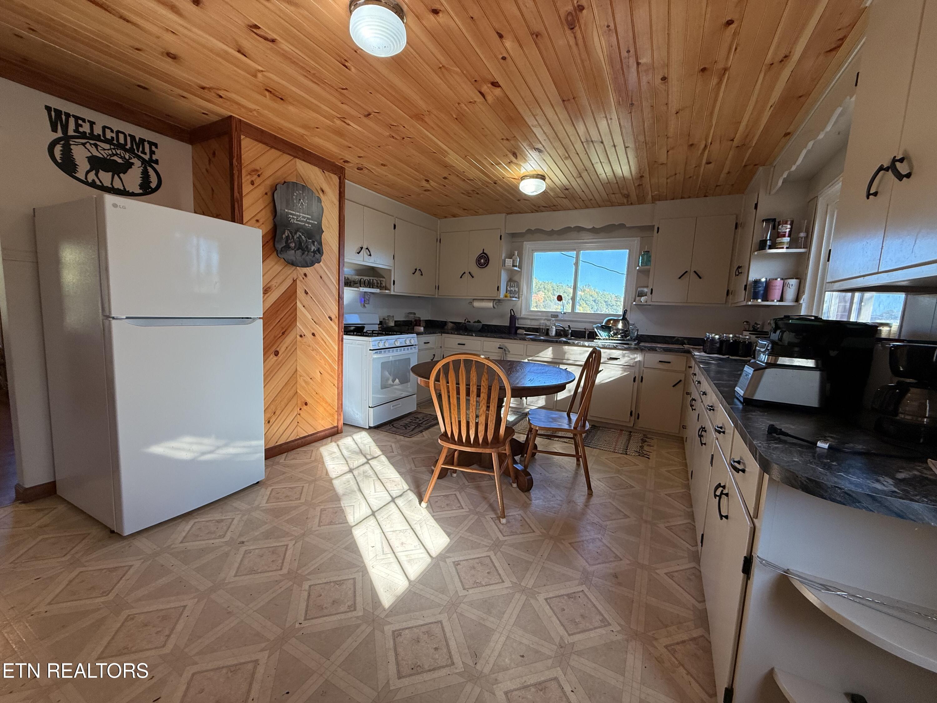 1834 Balls Chapel Road Rose Hill, VA 24281 - Photo 3 of 27 IMG_1480