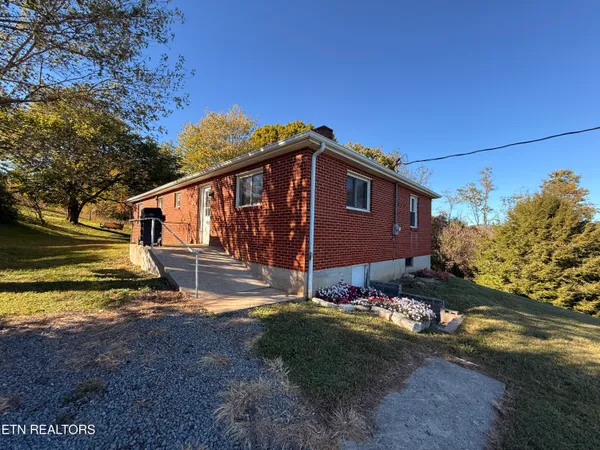 $179,900 | 1834 Balls Chapel Road, Rose Hill, VA 24281
