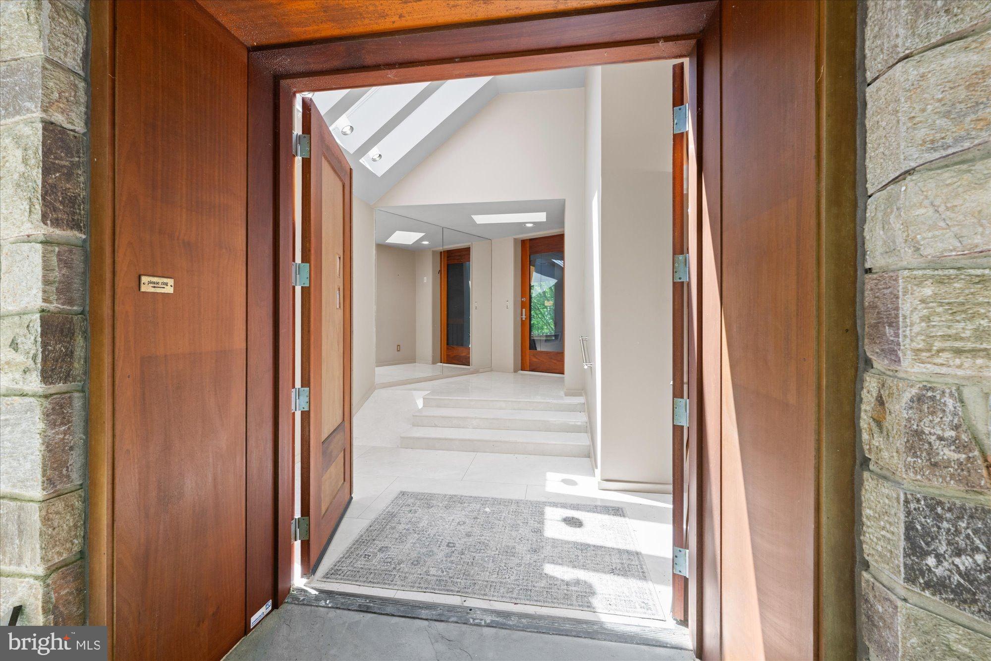 7575 Potomac Fall Road McLean, VA 22102 - Photo 4 of 61