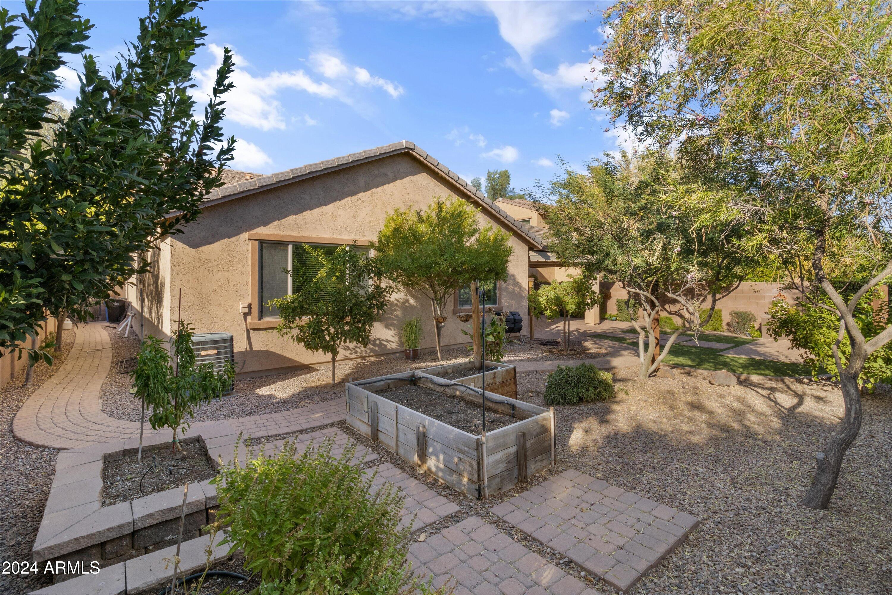 1463 East Warbler Road Gilbert, AZ 85297 - Photo 41 of 50 Garden Area