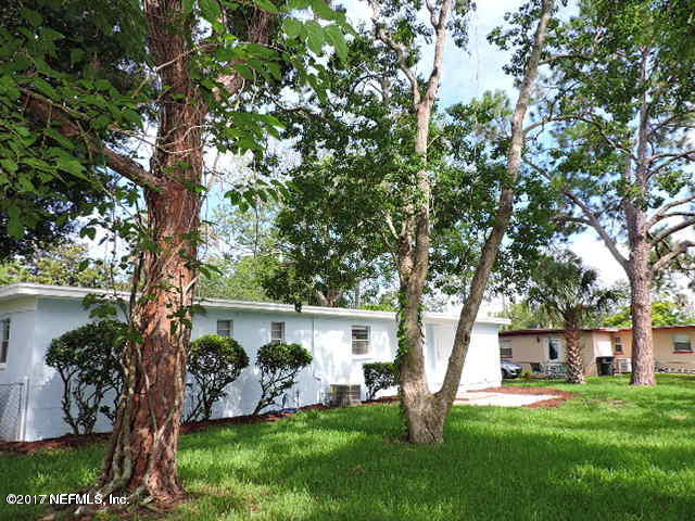 410 Skate Road Atlantic Beach, FL 32233 - Photo 23 of 31 a view of a backyard with a large tree