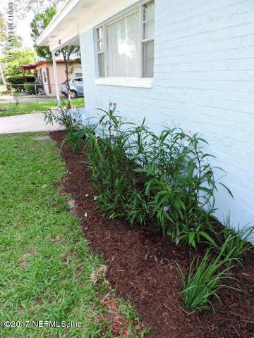 410 Skate Road Atlantic Beach, FL 32233 - Photo 25 of 31 a view of a house with a garden