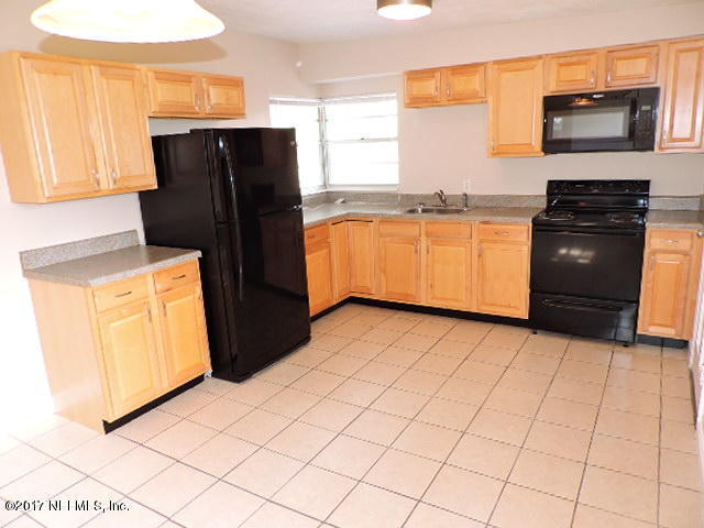 410 Skate Road Atlantic Beach, FL 32233 - Photo 5 of 31 a kitchen with stainless steel appliances a refrigerator and a stove