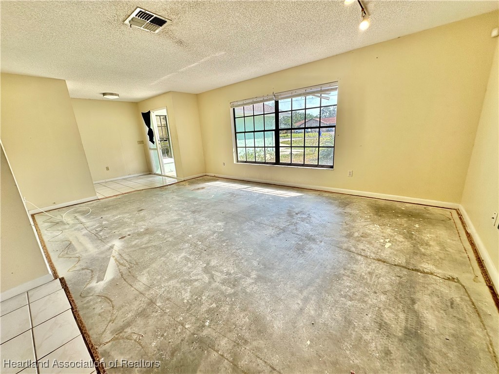 2525 Country Hill Road Sebring, FL 33872 - Photo 13 of 23 Gallery Image 13