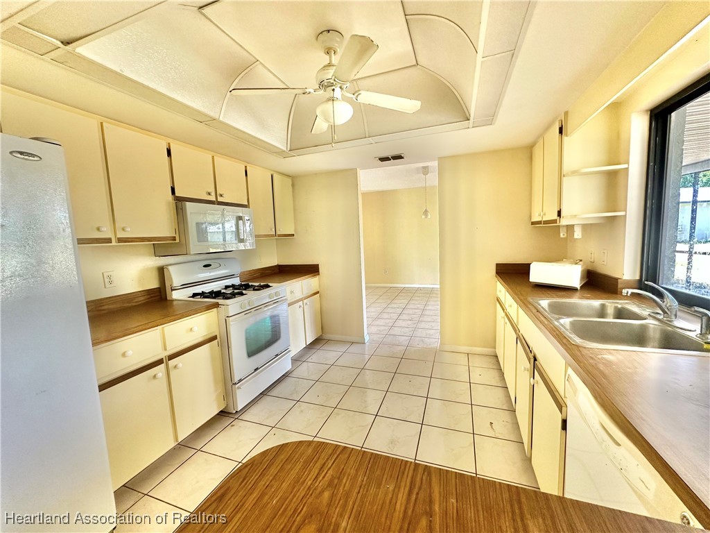 2525 Country Hill Road Sebring, FL 33872 - Photo 8 of 23 Gallery Image 8