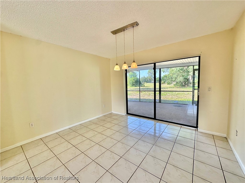 2525 Country Hill Road Sebring, FL 33872 - Photo 9 of 23 Gallery Image 9