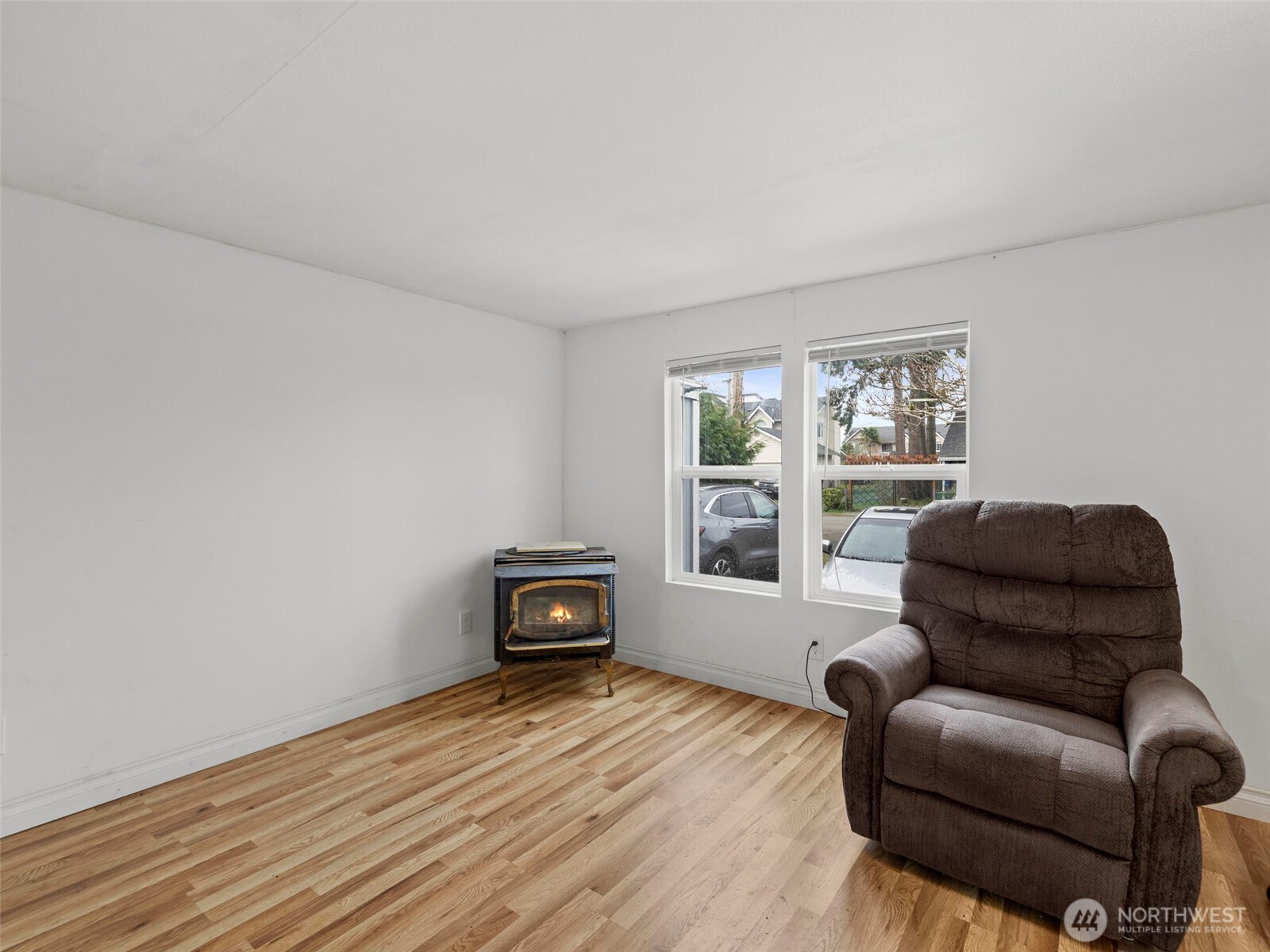 11040 14th Avenue Southwest Seattle, WA 98146 - Photo 11 of 34