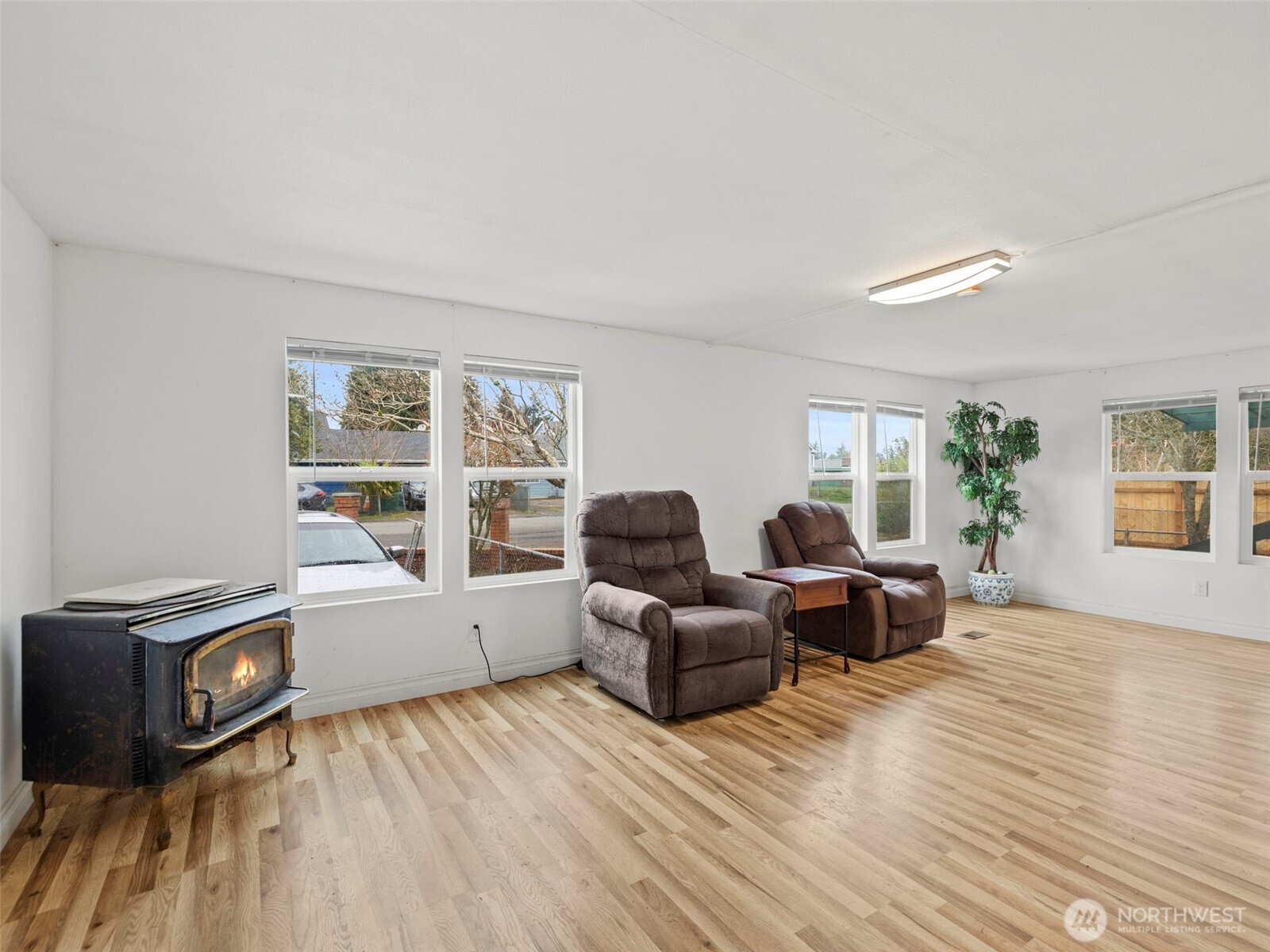 11040 14th Avenue Southwest Seattle, WA 98146 - Photo 12 of 34