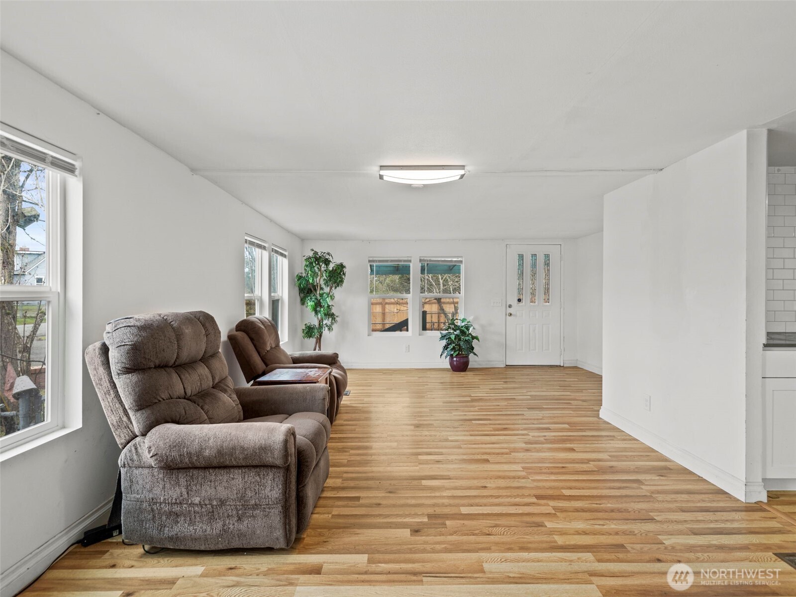 11040 14th Avenue Southwest Seattle, WA 98146 - Photo 13 of 34