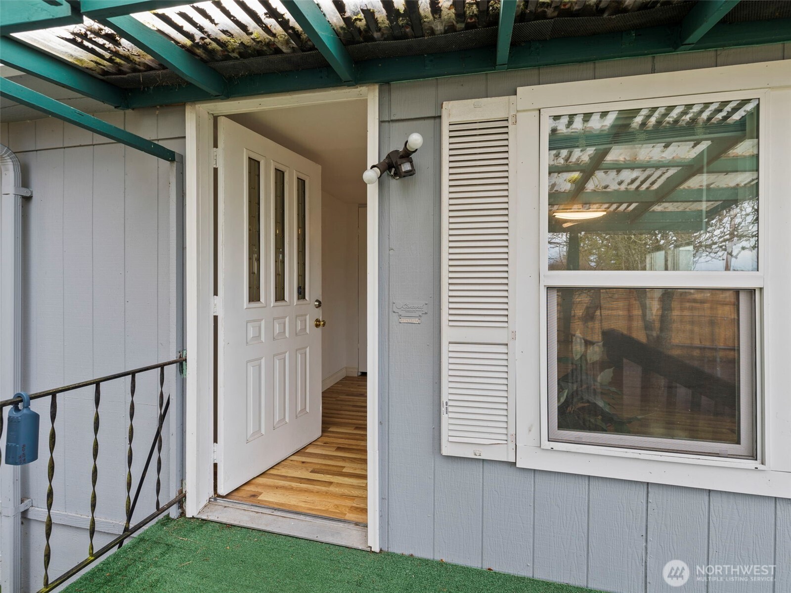 11040 14th Avenue Southwest Seattle, WA 98146 - Photo 2 of 34