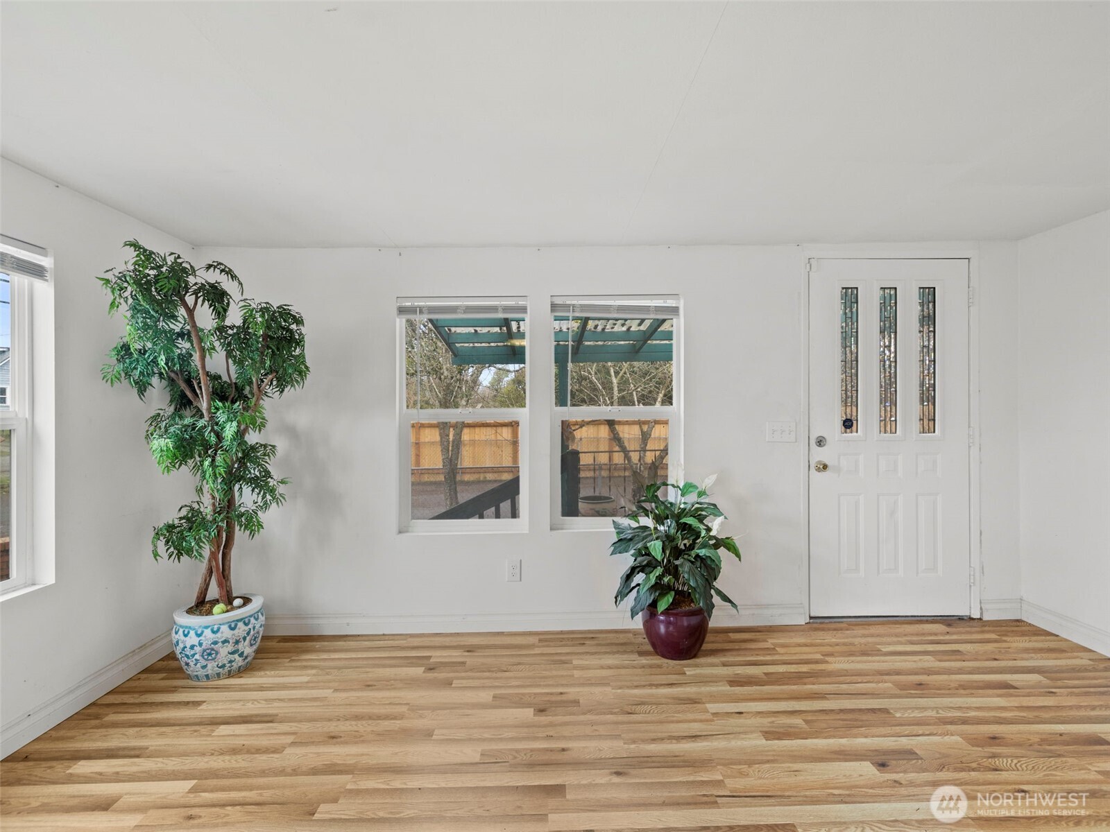 11040 14th Avenue Southwest Seattle, WA 98146 - Photo 4 of 34