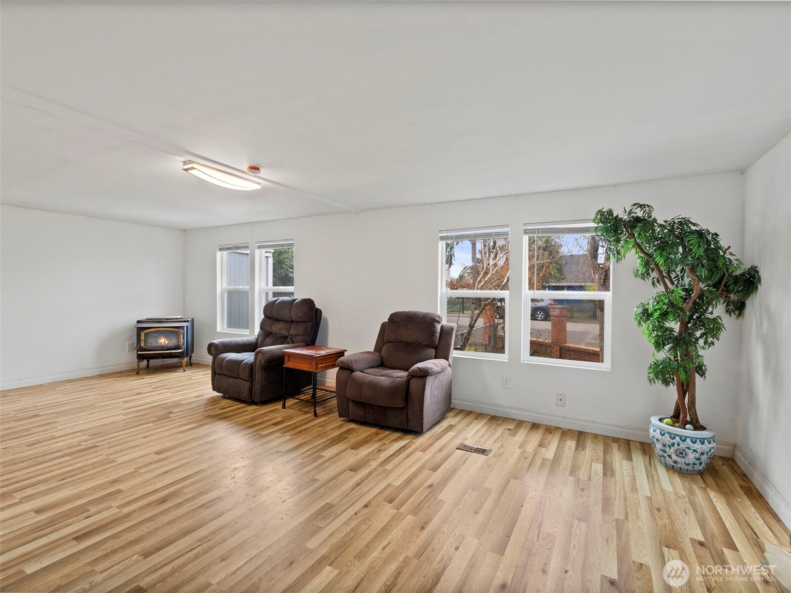 11040 14th Avenue Southwest Seattle, WA 98146 - Photo 10 of 34