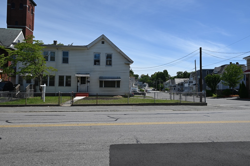 89 Mammoth Road Lowell, MA 01854 - Photo 4 of 38