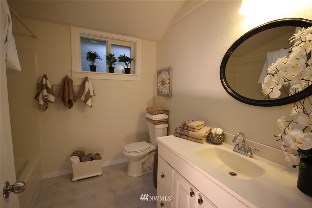 14709 Southeast Allen Road Bellevue, WA 98006 - Photo 7 of 25
