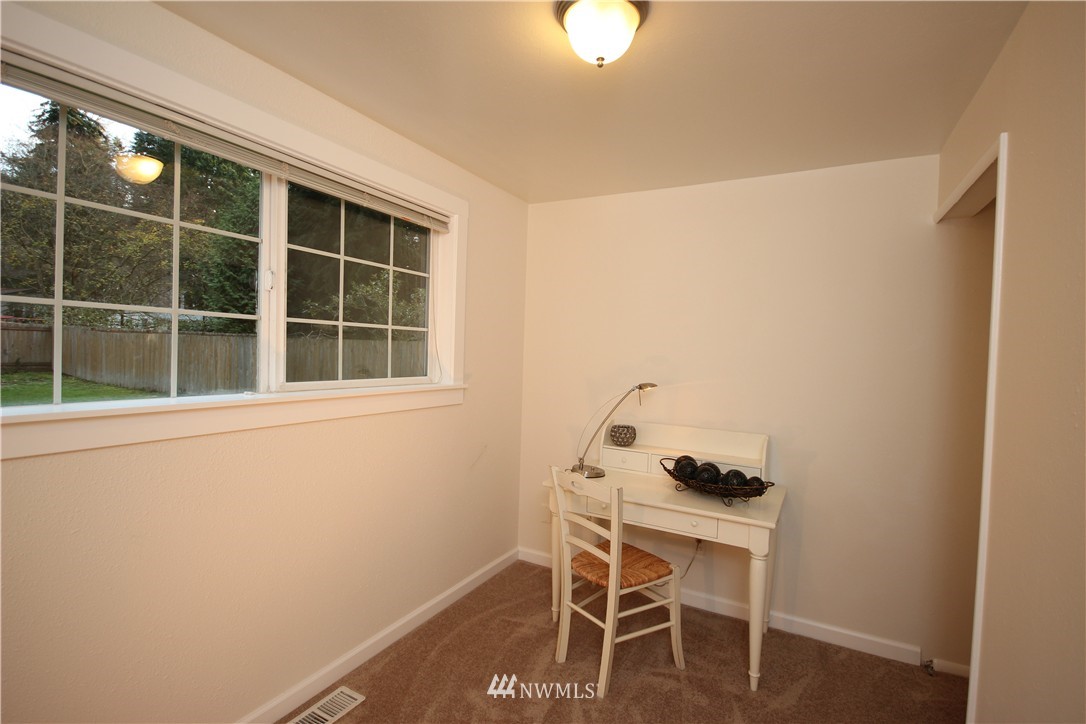 14709 Southeast Allen Road Bellevue, WA 98006 - Photo 9 of 25