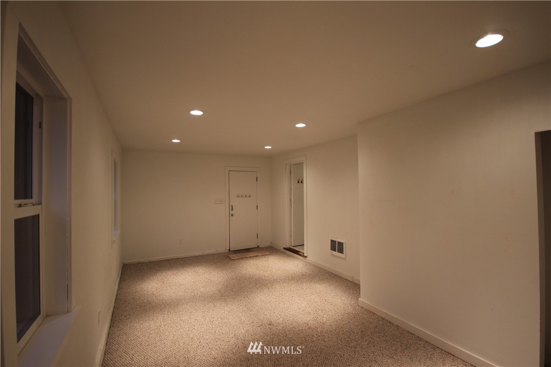 14709 Southeast Allen Road Bellevue, WA 98006 - Photo 10 of 25