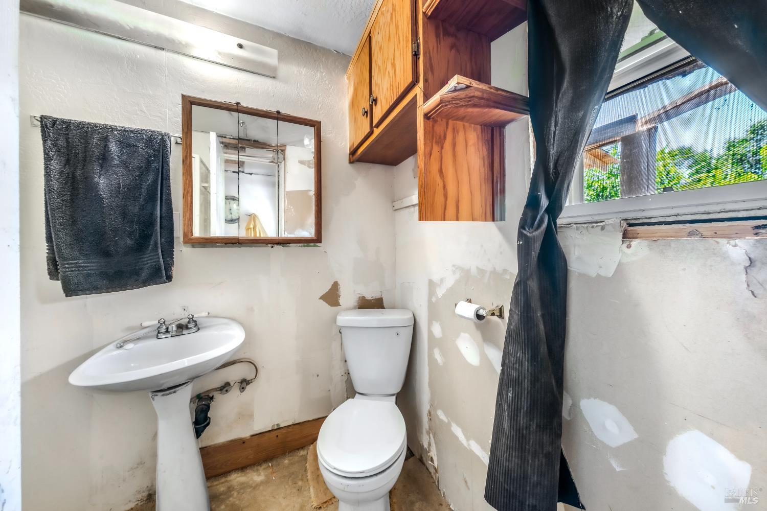 1129 Fresno Avenue Santa Rosa, CA 95407 - Photo 33 of 47 Full bathroom No.2 in back unit