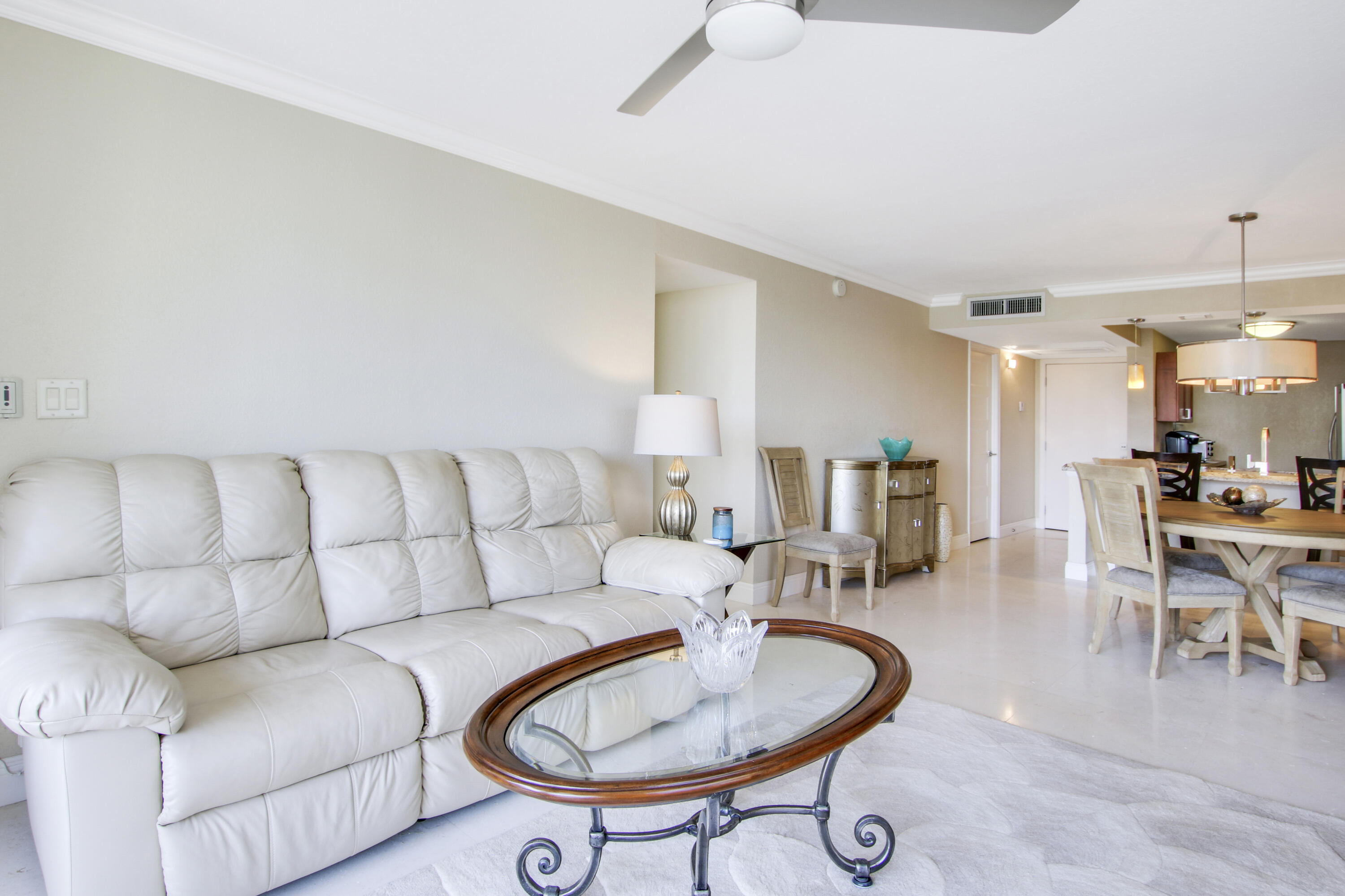 8 Royal Palm Way, Unit 2010 Boca Raton, FL 33432 - Photo 17 of 37 Living-2